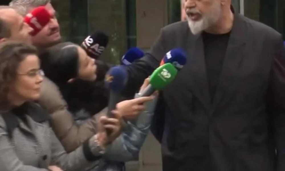 Οργή κατά Ράμα: Έσπρωξε γυναίκα δημοσιογράφο μπροστά στις κάμερες (βίντεο)